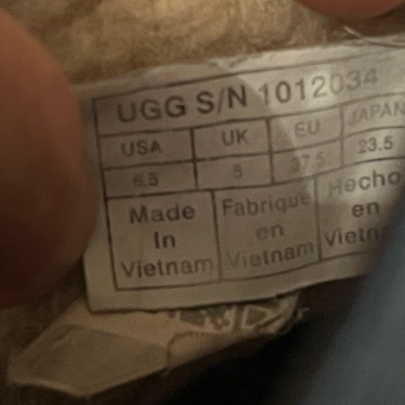 Ugg Camren Black Boots - Picture 10 of 11